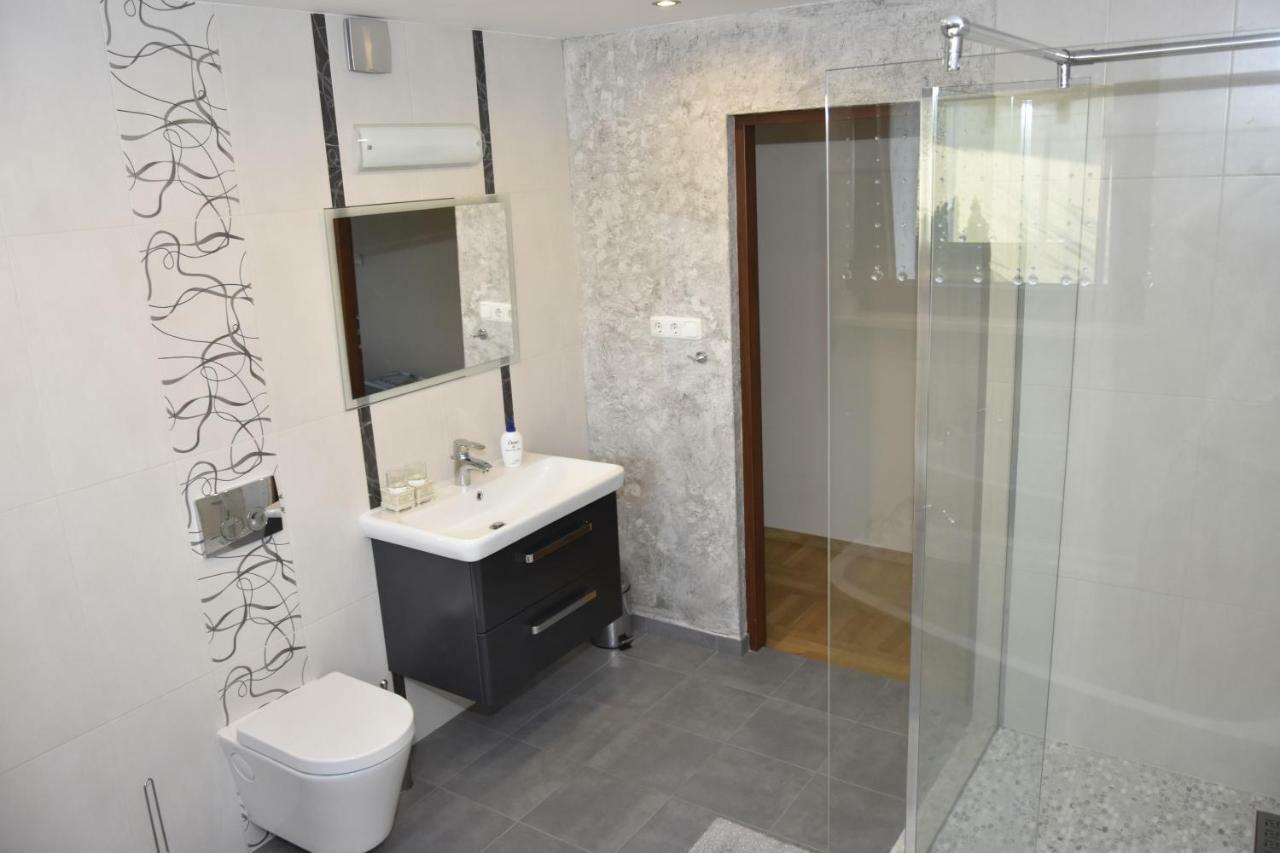 Apartament Bardzo Popularny 볼레스와비에츠 외부 사진